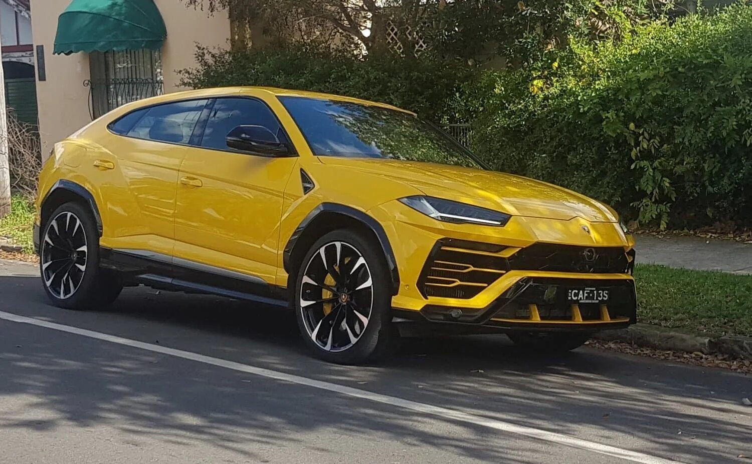 Urus performance. Lamborghini urus 2019. ламборджини урус оранжевый. mustang gt vs lamborghini urus. урус бейби.