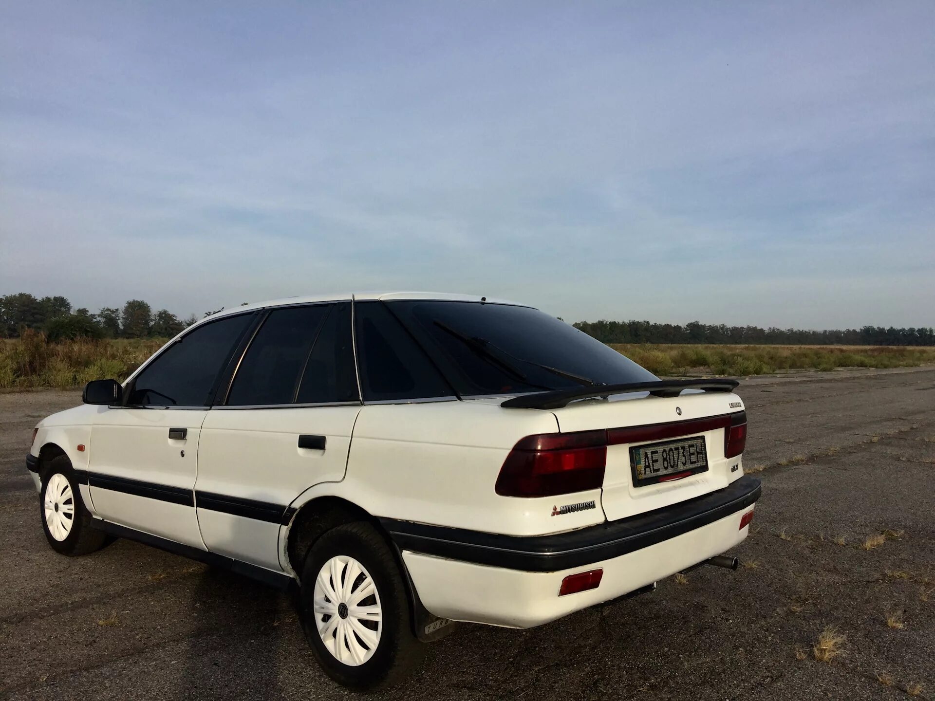 Митсубиси 1990. Mitsubishi Lancer 1990. Мицубиси Лансер 1990. Mitsubishi Lancer 1990 1.5. Mitsubishi Lancer 1990 года.