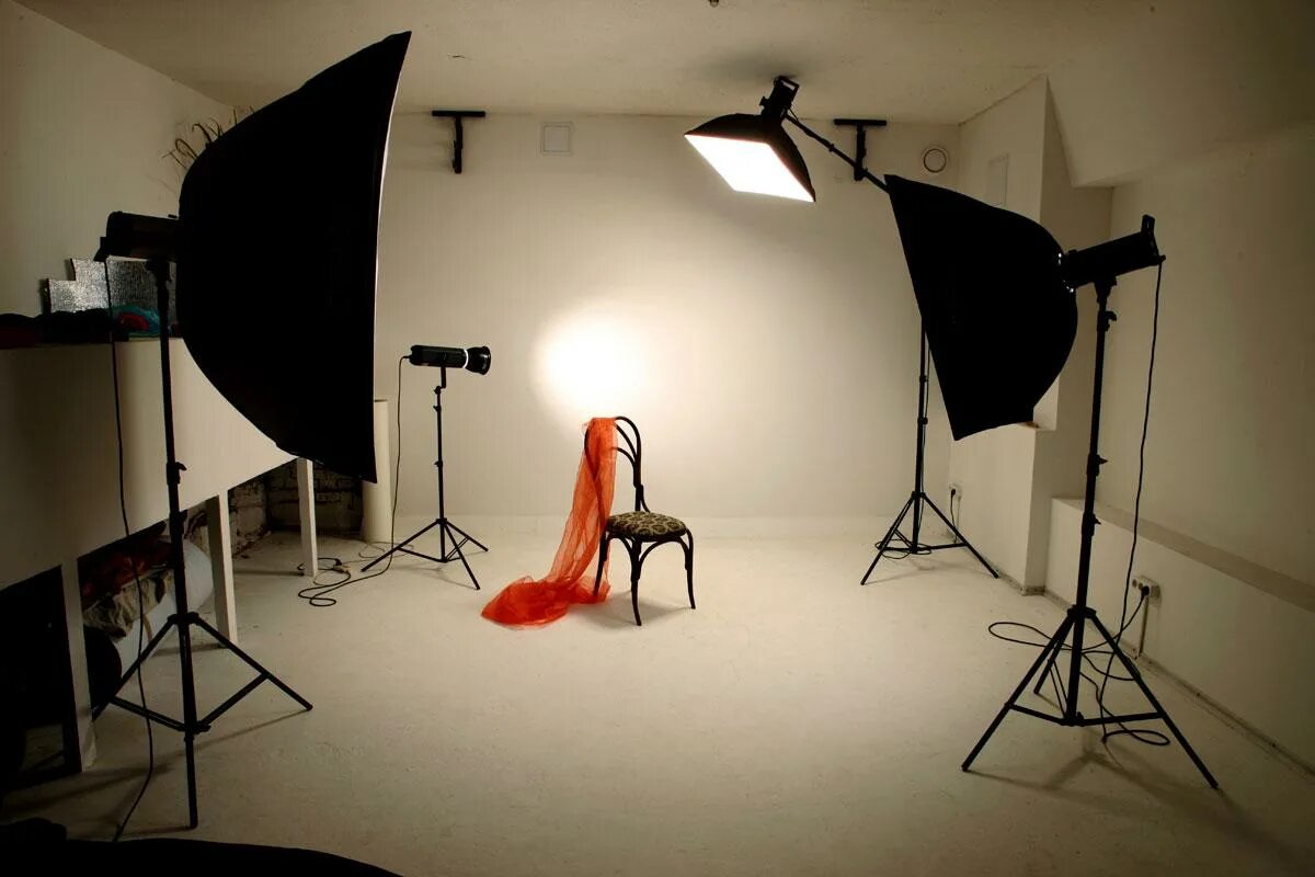 модель в фотостудии. съемка в фотостудии. съемки моделей. фотограф в студии. фотосессия в студии.