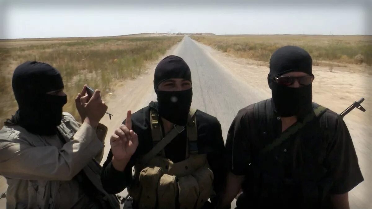 Родственники террористов видео. Мусульманские боевики. Враги Исламского государства.