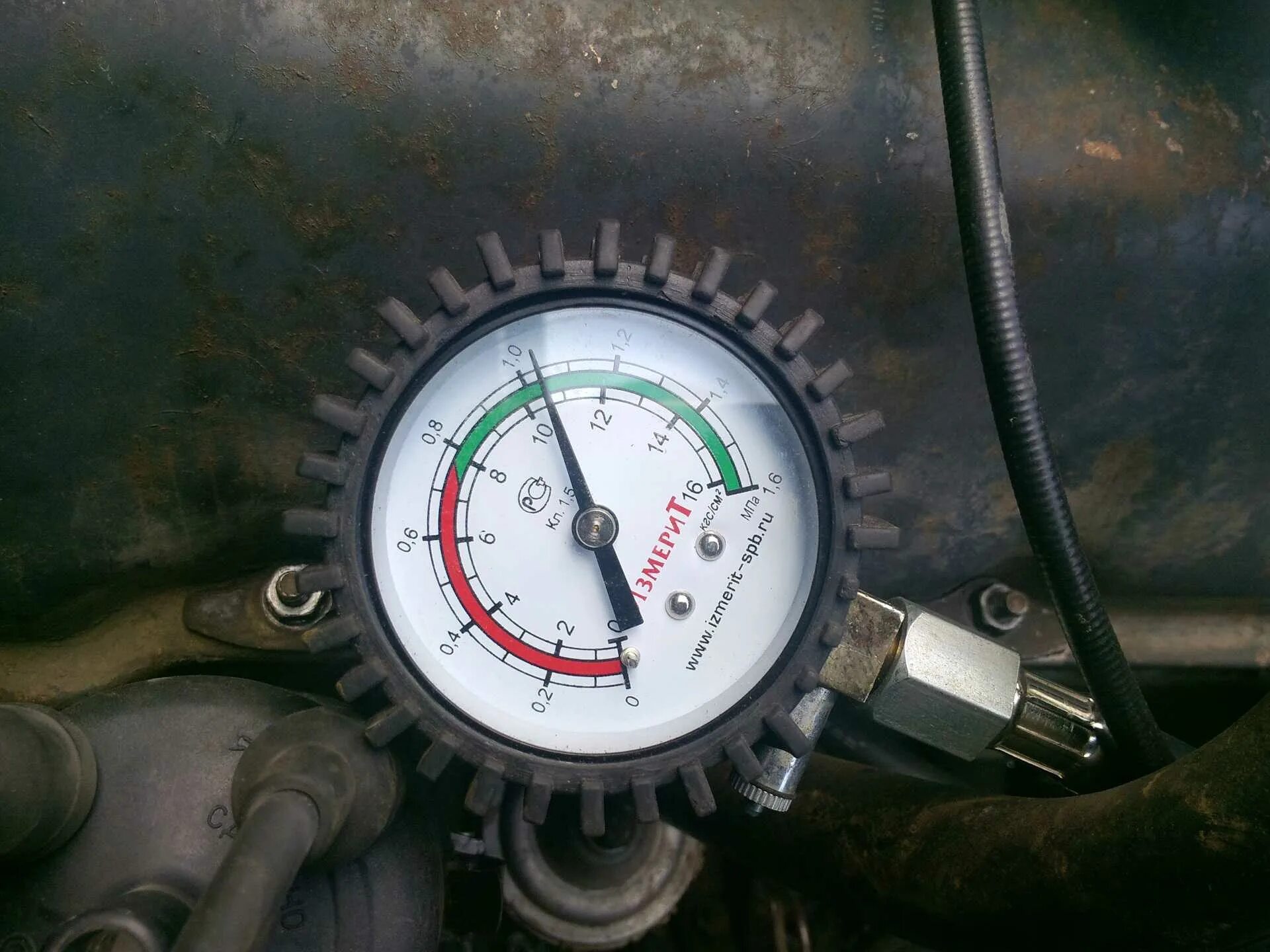 Дизельный двигатель ssangyong компрессия в цилиндрах. Компрессия на рено дастер дизель. 5 уаз 1 цилиндре. Газель некст компрессометр. Датчик компрессии ваз 2106.