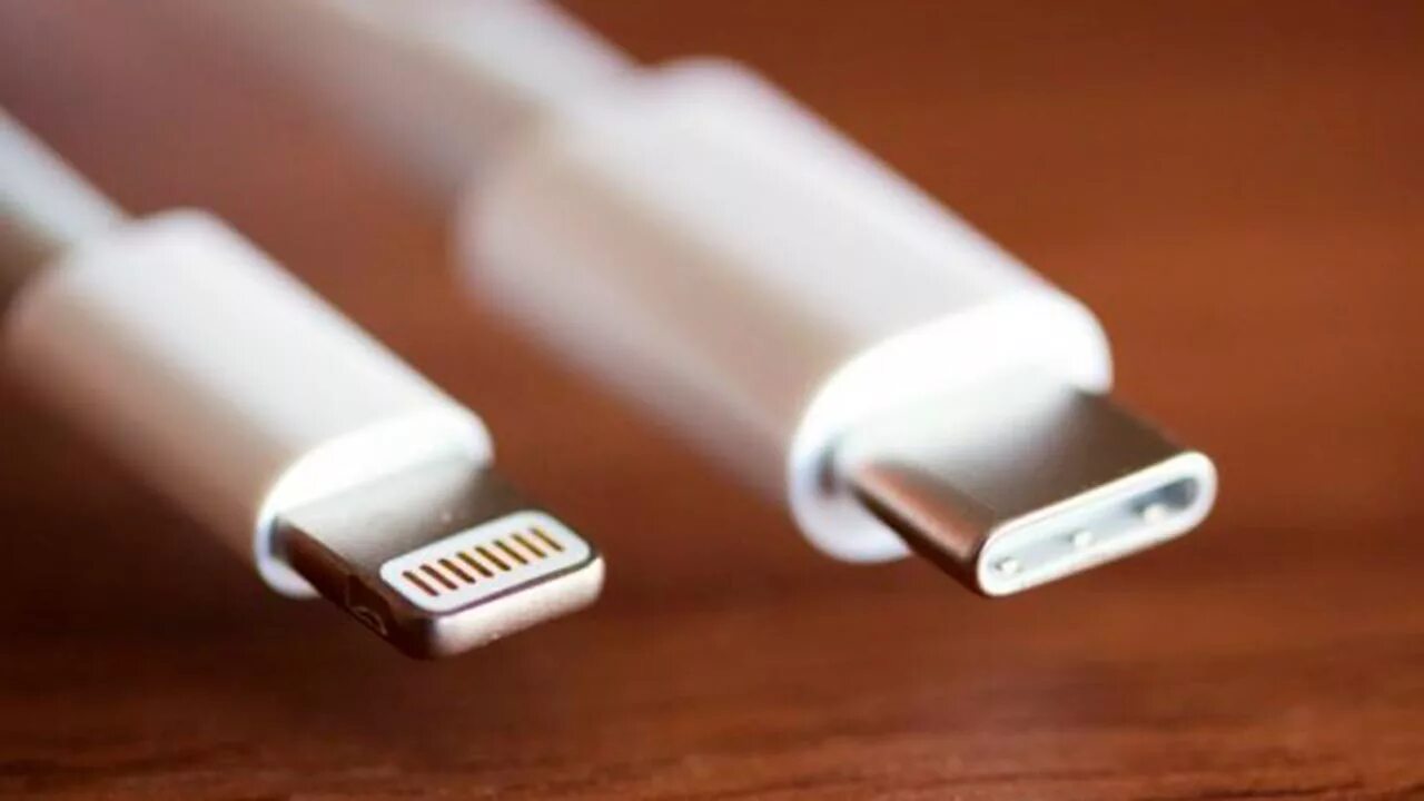 Какой провод у айфона 15 iPhone 15 будет иметь разъем USB-C, но Apple также планирует перейти на беспрово