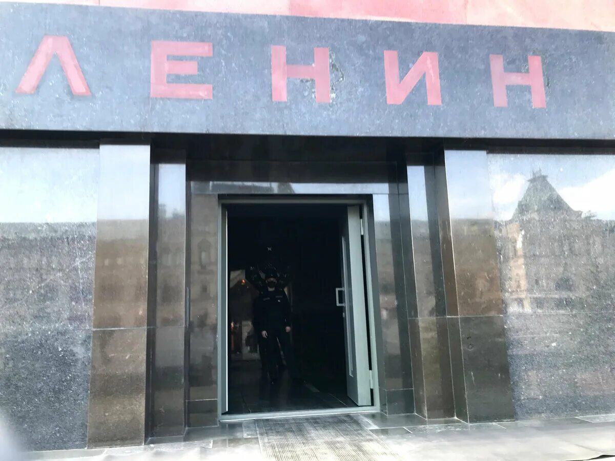 Почему в мавзолее нельзя. Очередь в мавзолей ленина. ленин в мавзолее входной билет 2025 вход.