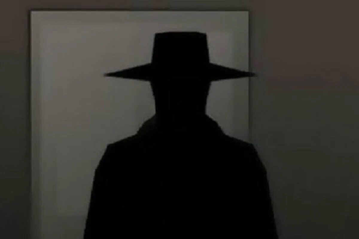 Мужчина в черном во сне. «Человек в черной шляпе» Джона Беттса. Астрал человек в шляпе тень. Человек в чёрном плаще и шляпе. В тени человека.