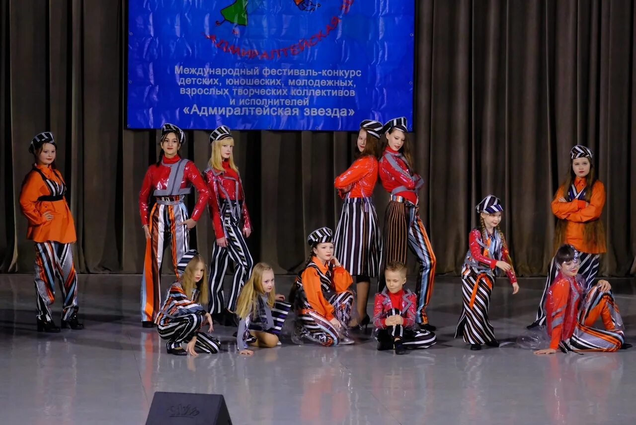 театральные портьеры. театр теней презентация. из чего состоит театральное выступление. камин в театре сценография. чем отличаются синонимы друг от друга.