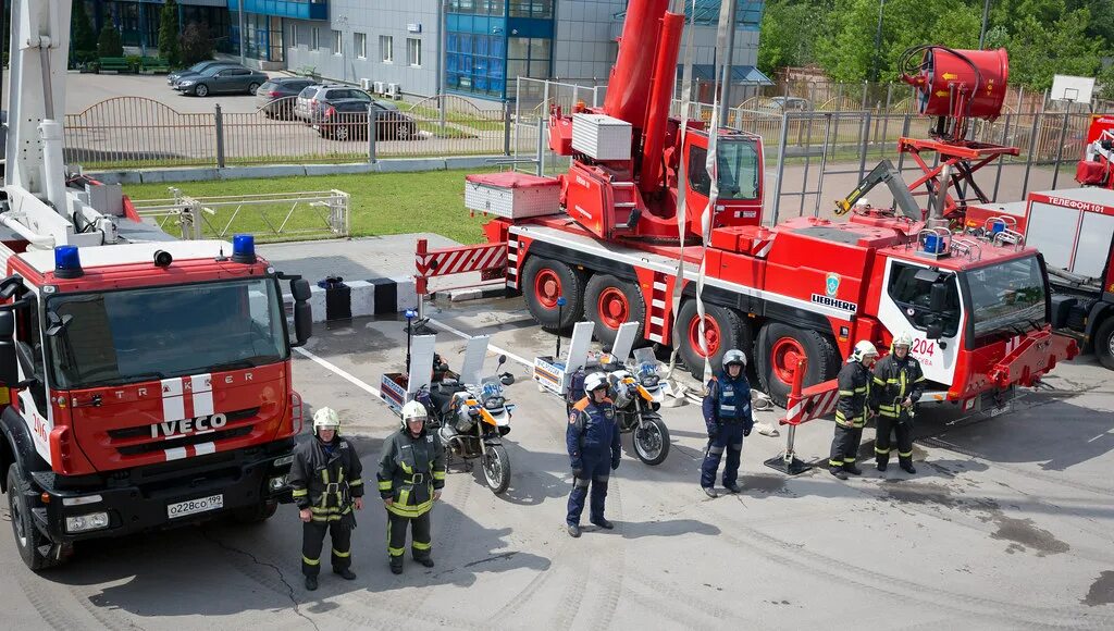 Аварийно-спасательная техника и оборудование. Спецтехника МЧС. Аварийно-спасательная техник. Современная пожарная и спасательная техника. Пожарное обслуживание рф