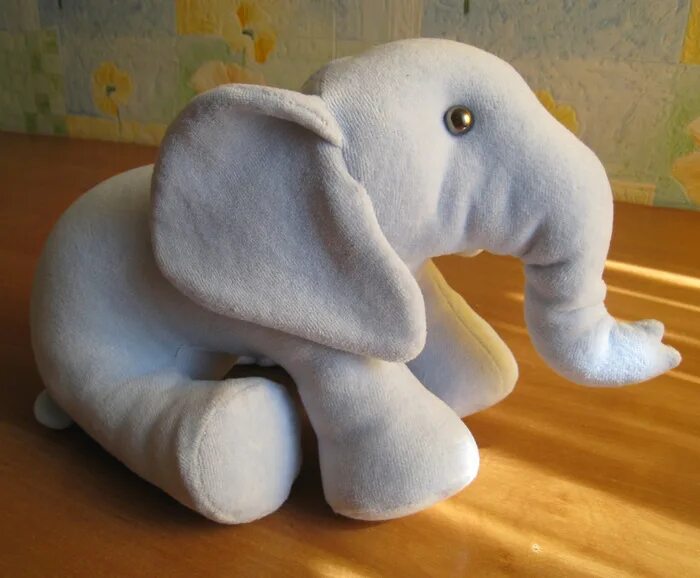 Техника мягкая игрушка. Сшить мягкую игрушку. Мягкая игрушка "Слоник". Слон мягкая игрушка из ткани. Мягкая игрушка Слоник своими руками.