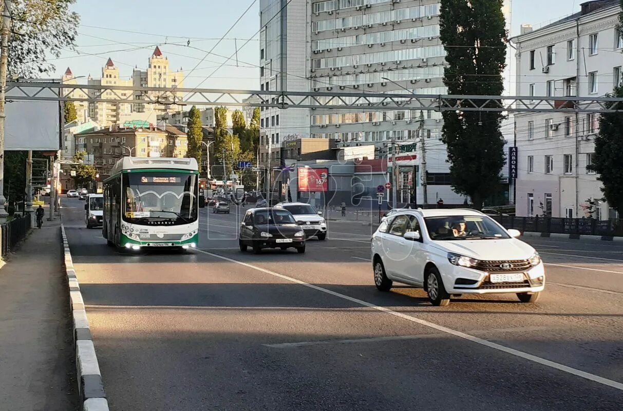 Автобусы воронеж изменения. Пешеход. Маршрут автобуса 44 Воронеж. Проспекты и площади. Воронеж 2023.