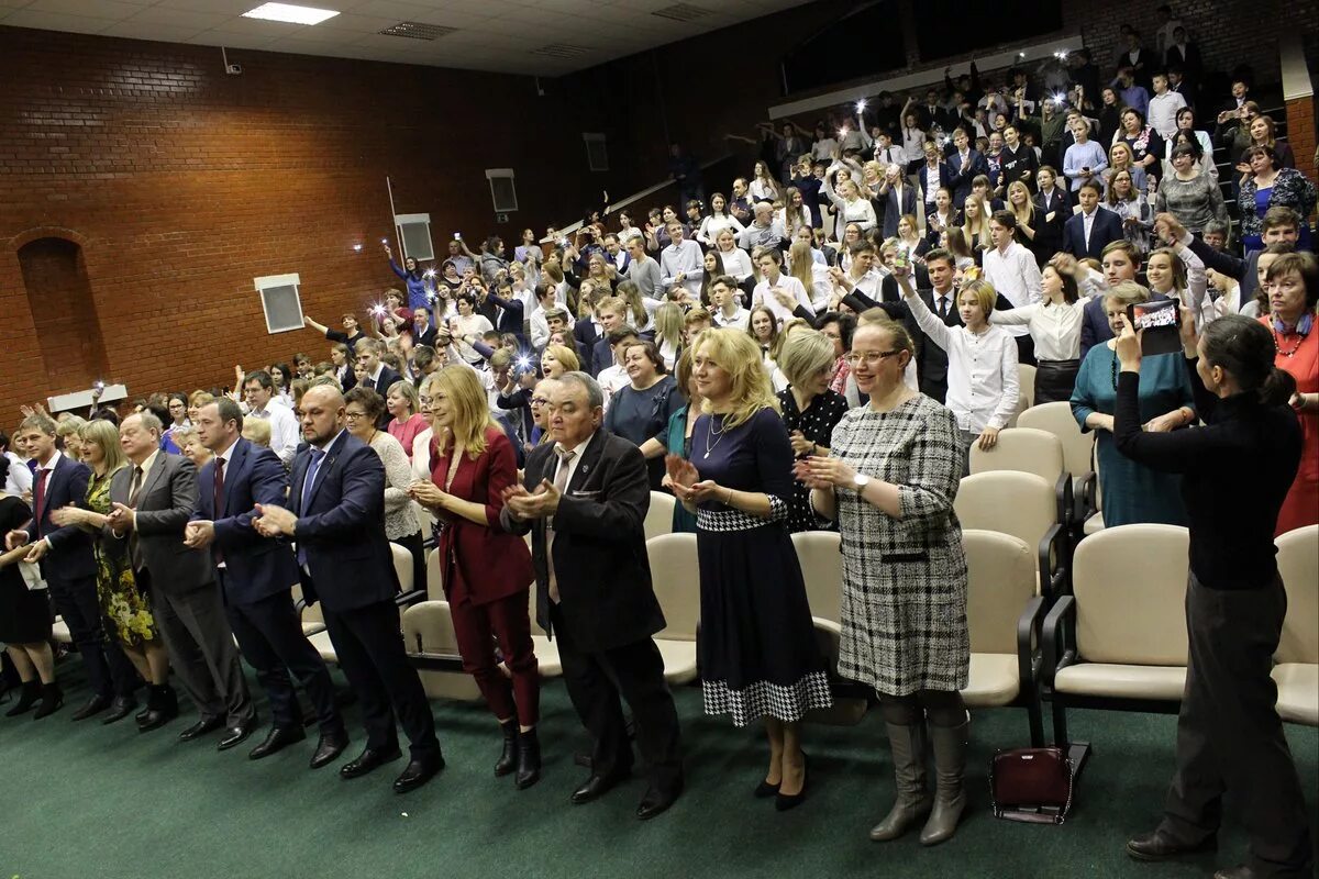 Школа гимназия бронницы. Бронницы гимназия имени пушкина 1. Школа 1 бронницы. Школа гимназия бронницы. Гимназия г бронницы.