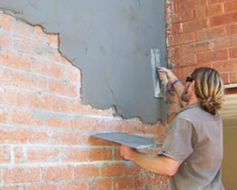 Перетирка штукатурки фасадов. Литокол песчано цементная штукатурка. Кирпичная стена со штукатуркой. Оштукатуривание кирпичных стен. Штукатурка по кирпичу технология.