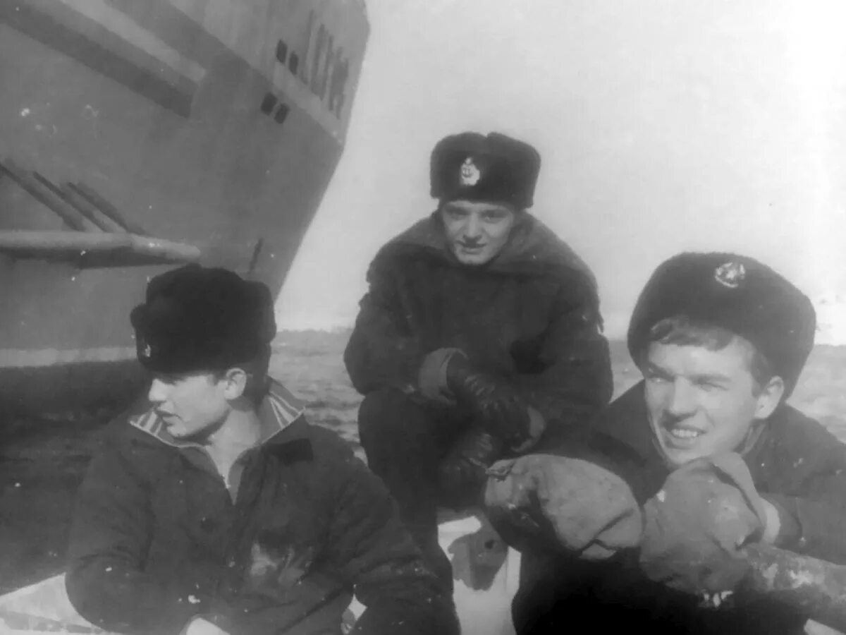 фёдор добронравовв армии. кто служил в доме. кто служил в доме. актёр ян цапник десантник. кто служил в доме.