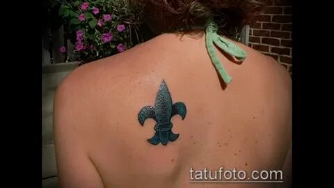 Клеймо в виде лилии на плече