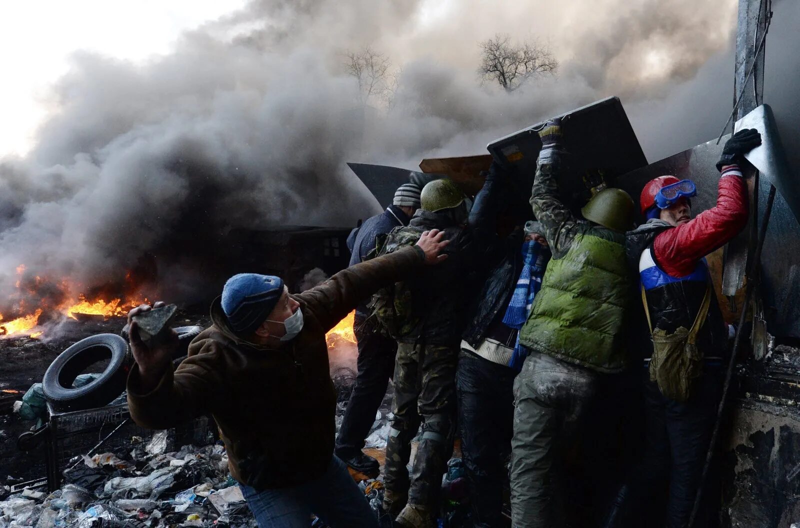 Беспорядки, Киев, жертвы, Майдан, Украина. Погромы в Киеве во время последнего Майдана. Киев Украина беспорядки события ТВЦ. Отношения между беркутом и джейраном