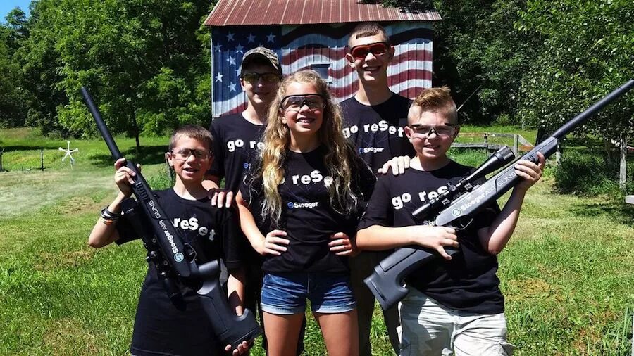Toy guns, kid. Children and guns. Автоматы для детей. Пистолеты для детей. Kids with guns.