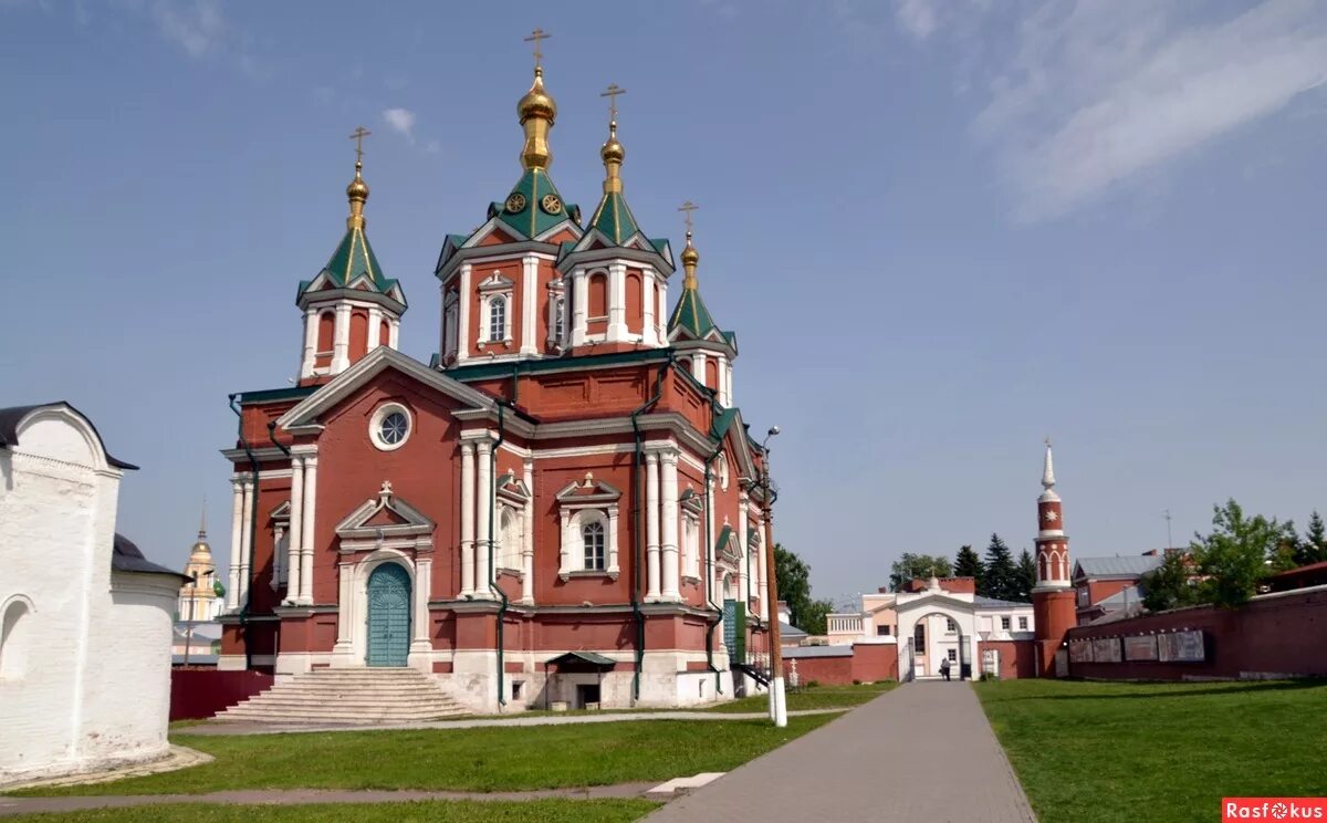 Успенский брусенский монастырь. Брусенский монастырь Коломна. Успенский Брусенский женский монастырь Коломна. Успенская Церковь Брусенского монастыря в Коломне. Брусенский монастырь Коломенского Кремля.