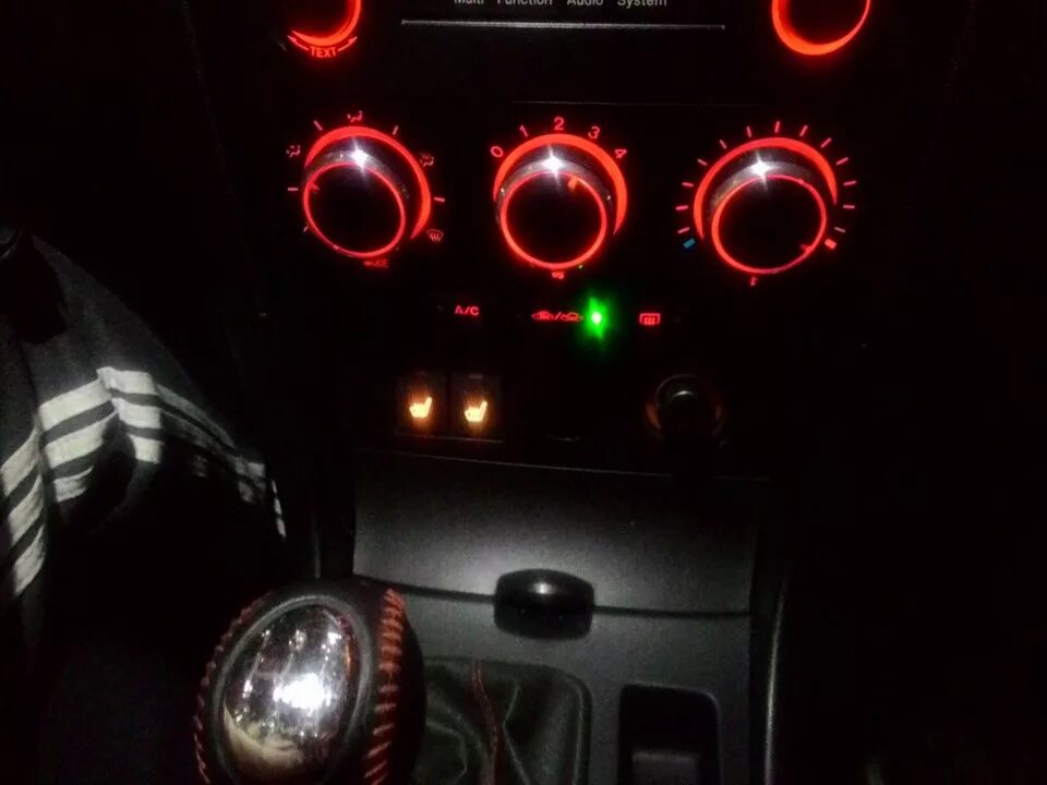 Кнопки мазда 3 бк. Лампочки подогрева сидений Мазда 6. Лампочки в подсветку кнопок Мазда 6 gg. Красные лампы в кнопку подогрева Мазда 3 артикул. Mazda 3 2007 лампочки подогрева сидений.