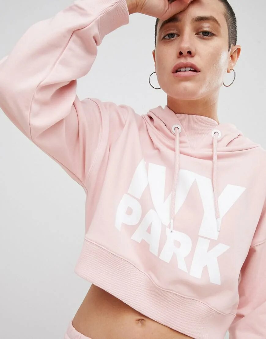 Nike chicago bulls толстовка. Худи nike chicago bulls. Nike sportswear sudadera. World tour кофта. Худи кани вест.