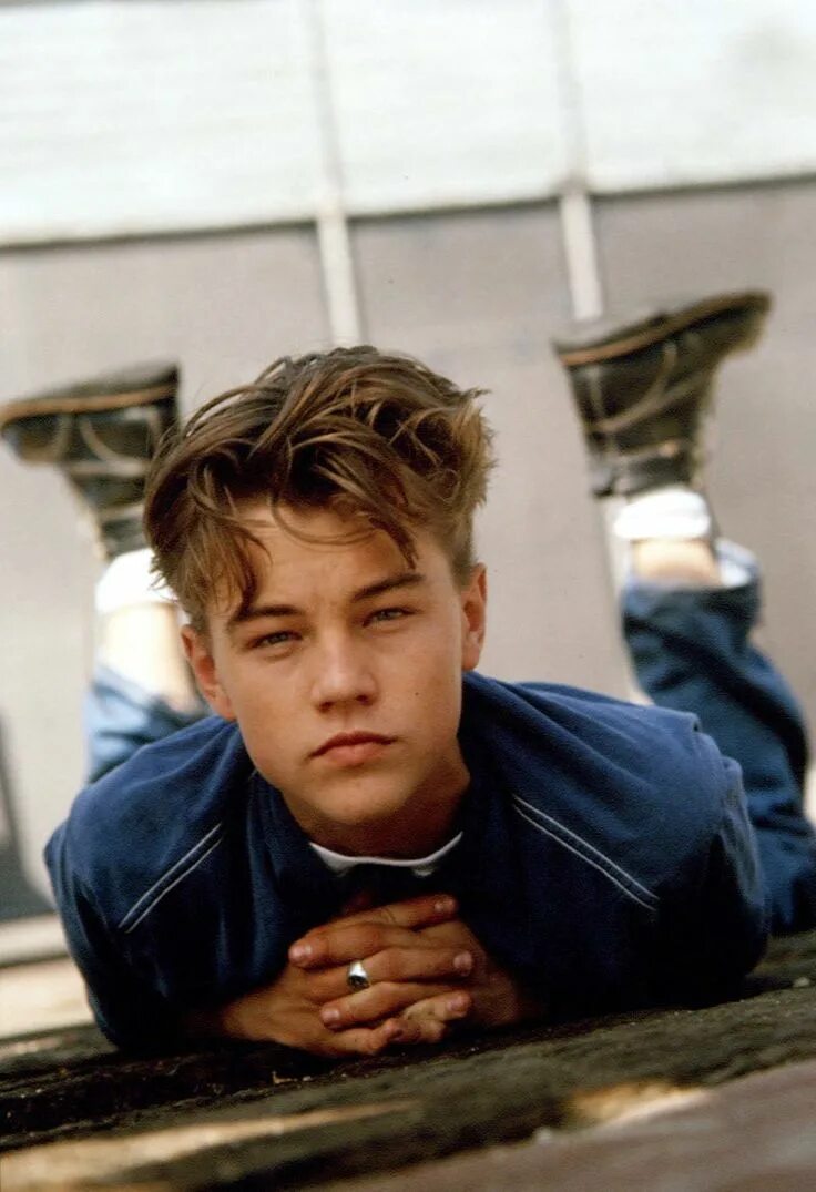 Young leonardo dicaprio. Леонардо ди Каприо в 90. Леонардо ди Каприо 1993. Леонардо ди Каприо молодой. Леонардо ди Каприо в 20 лет.