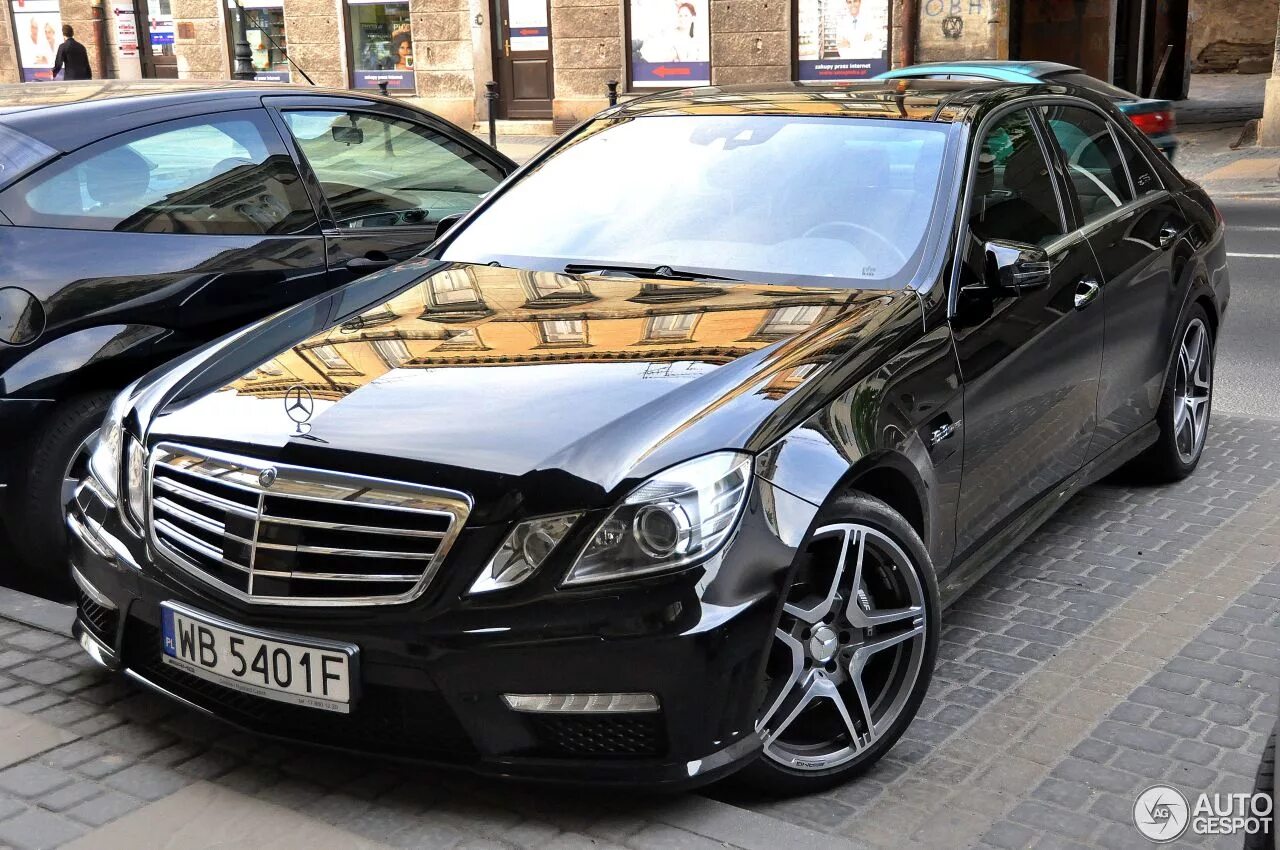 Mercedes-benz w212. Mercedes w212 2012. Коды телефонов стран европы. Mercedes-benz w212 серебряный. 212 чей.