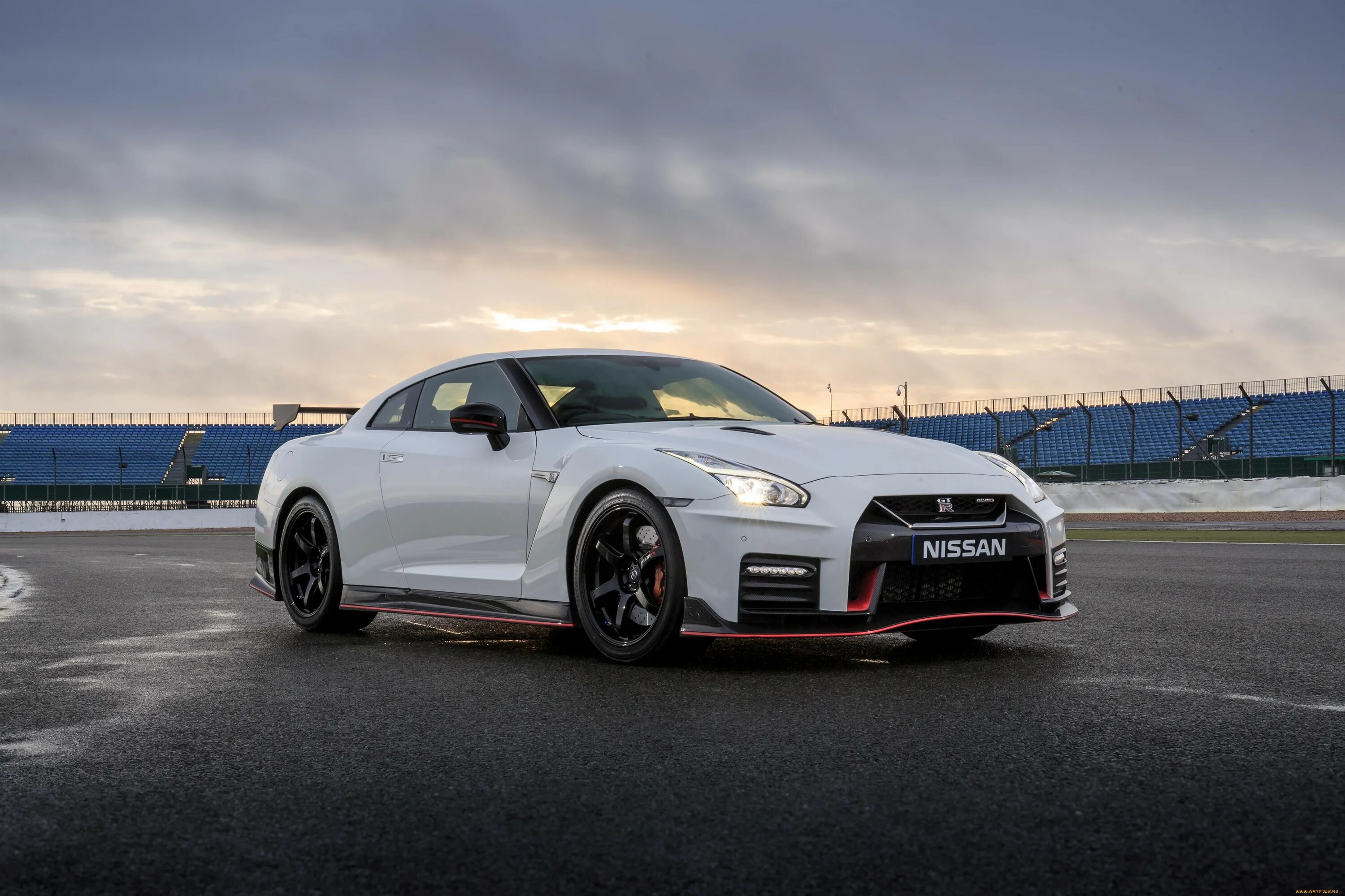 Gtr 7 купить. Nissan gt-r Nismo r35. Nissan GTR r35 Nismo. Ниссан ГТР 35 нисмо. Nissan gt-r Nismo 2017.