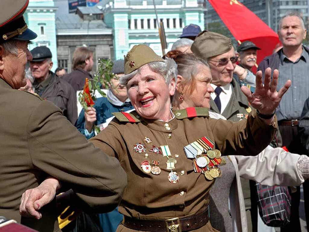 Праздник посвященный великой победе. С днем Победы. Празднование дня Победы. День Победы в Великой Отечественной войне. День Победы радость.