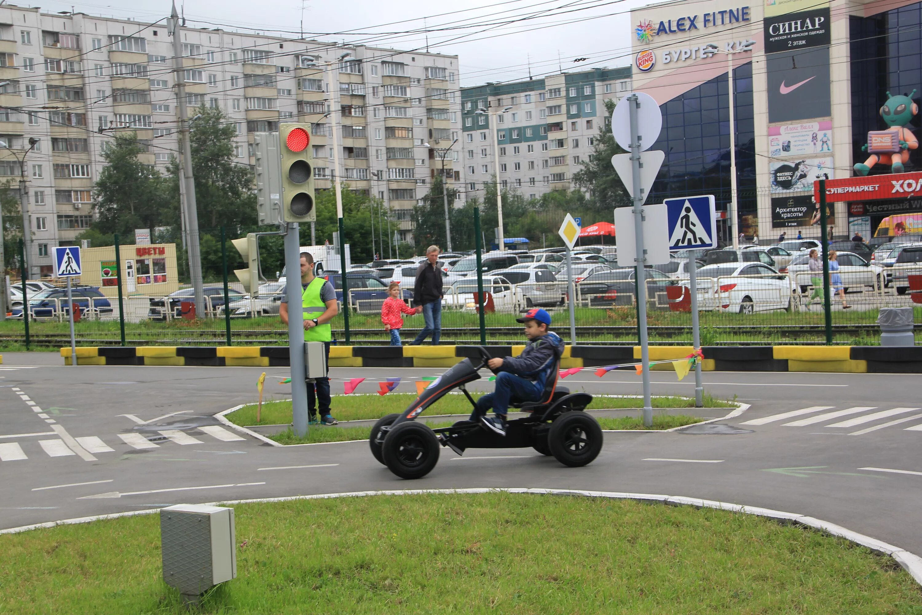 Автогородок Новосибирск. Автогородок парк Раздолье. Детский автогородок Новосибирск. Автогородок Новосибирск на Дуси Ковальчук. Авто городок