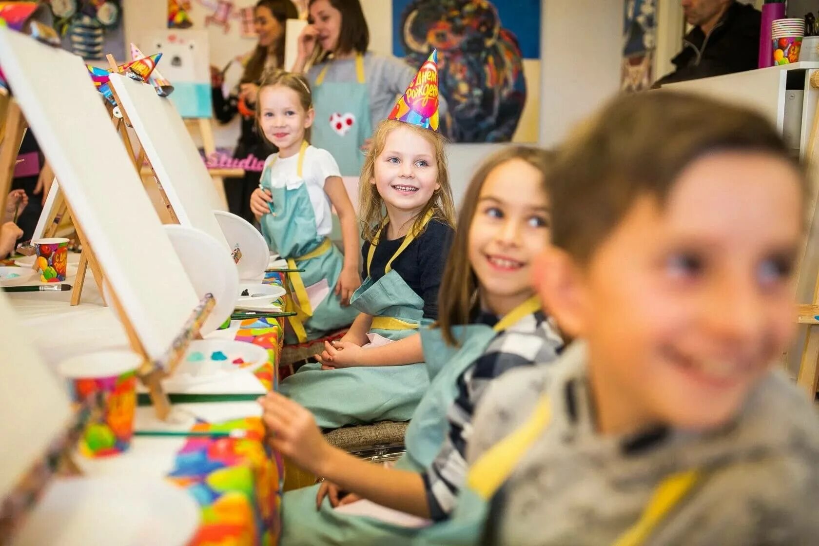 Детский день искусств. Счастливый ребенок. Осенние идеи для живописи дети 6 лет студия перемена. Студия рисования для детей матисс. Детский день искусств.