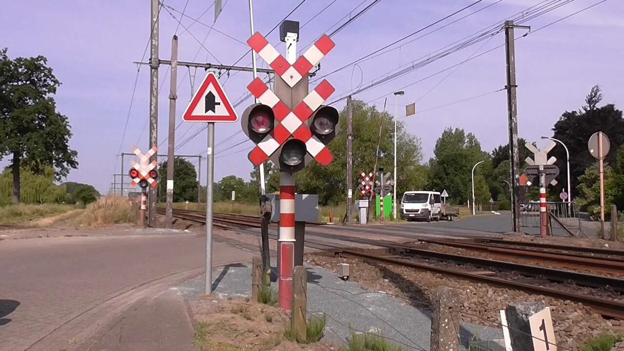 Козельск ж.д.переезд. Железнодорожный переезд. Нерегулируемый Железнодорожный переезд. Светофор на переезде. Level crossing