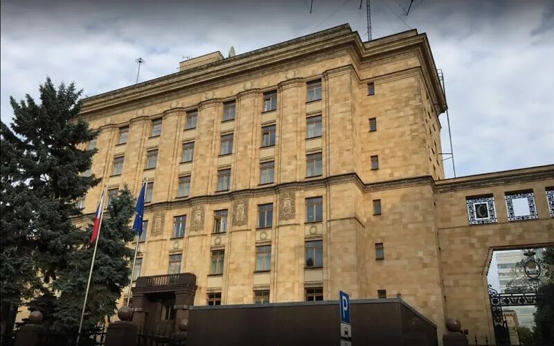 Посольство чехии. Посольство чешской республики в москве. юлиуса фучика москва посольство чехии. здание посольства чехии в москве. посольство чехии в москве официальный сайт.