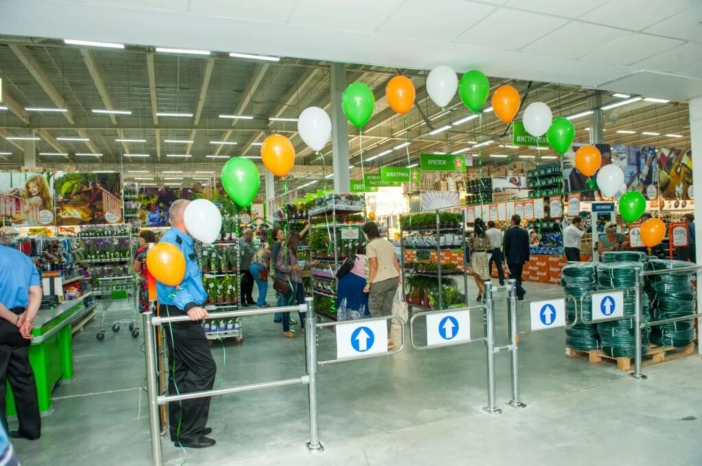 Супермаркет европа махачкала. Курск европа на хрущева день рождения. День рождения супермаркета. Дни рождения супермаркетов. Акция день рождения магазина.