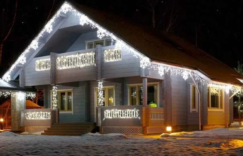 Гирлянды бахрома на фасад здания. Бахрома на фасаде. Бахрома на фасаде. Гирлянда бахрома кристмас. Украшение фасада гирляндами.