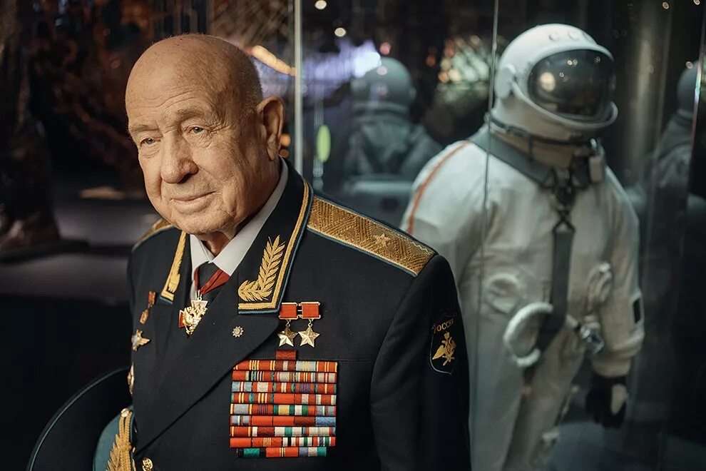 Леонов космонавт. Aleksey ARXIPOVICH Leonov. Про космонавта леонова