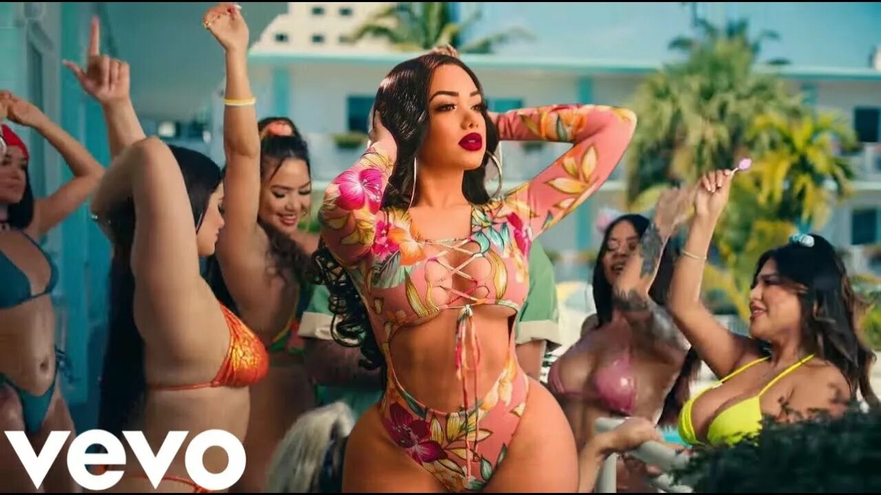 Песня juicy daryana. Меган сталлион 2022. Ники Минаж сейчас 2022. Megan Thee Stallion ноги.