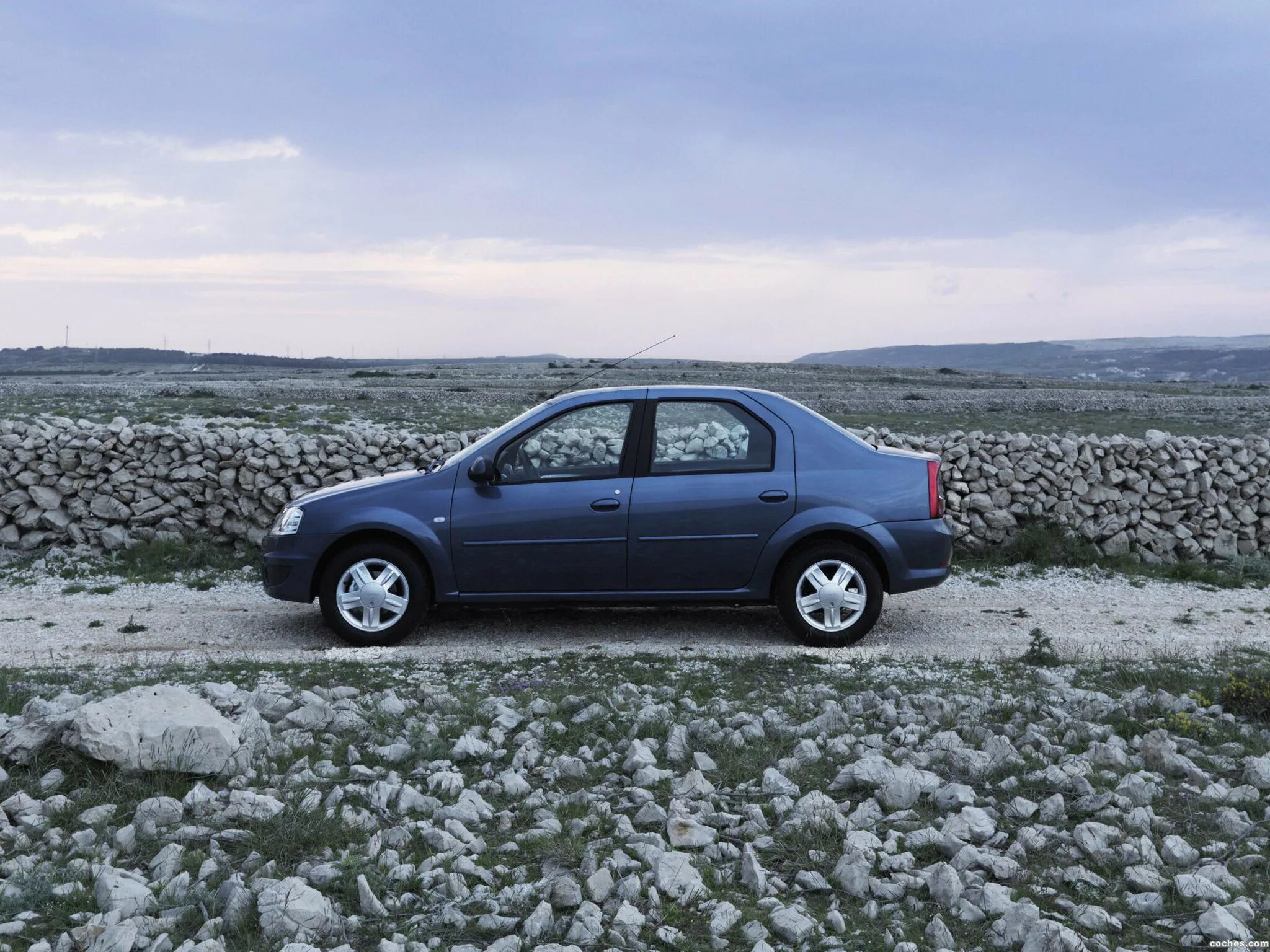 Рено логан 1 поколение двери. Машина Рено Логан 2008. Dacia Logan 2008. Дачия Logan 2008. Рено Логан 1 2008.