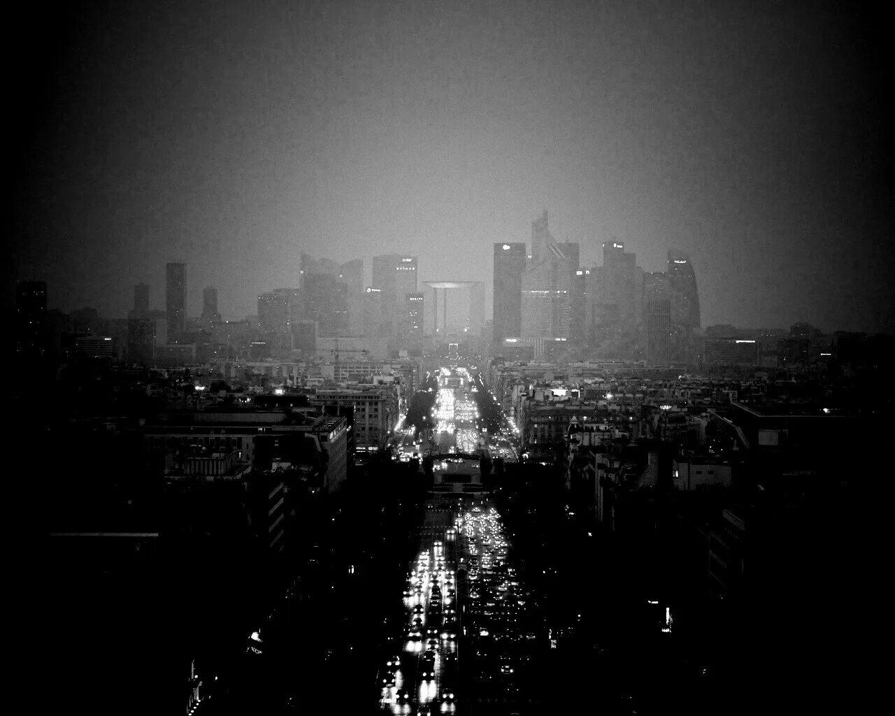 тёмный город. ночной город в тумане. дождь в городе. ночной город в тумане. туманный ночной город.