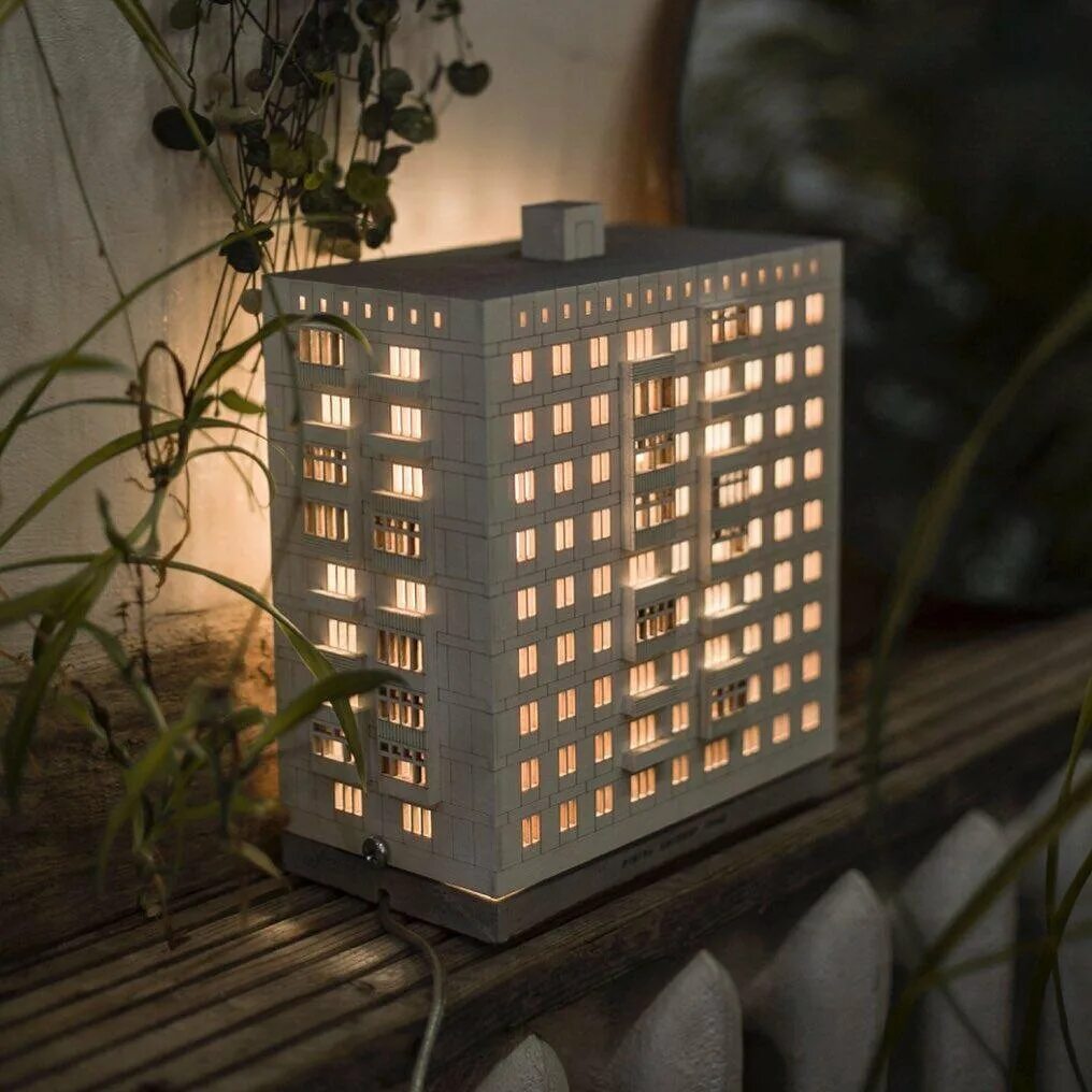 Светильник панельный дом. Конструктор панелька. Brezhnevka ночник. Ночник многоэтажка. Панелька ночник никита анохин.