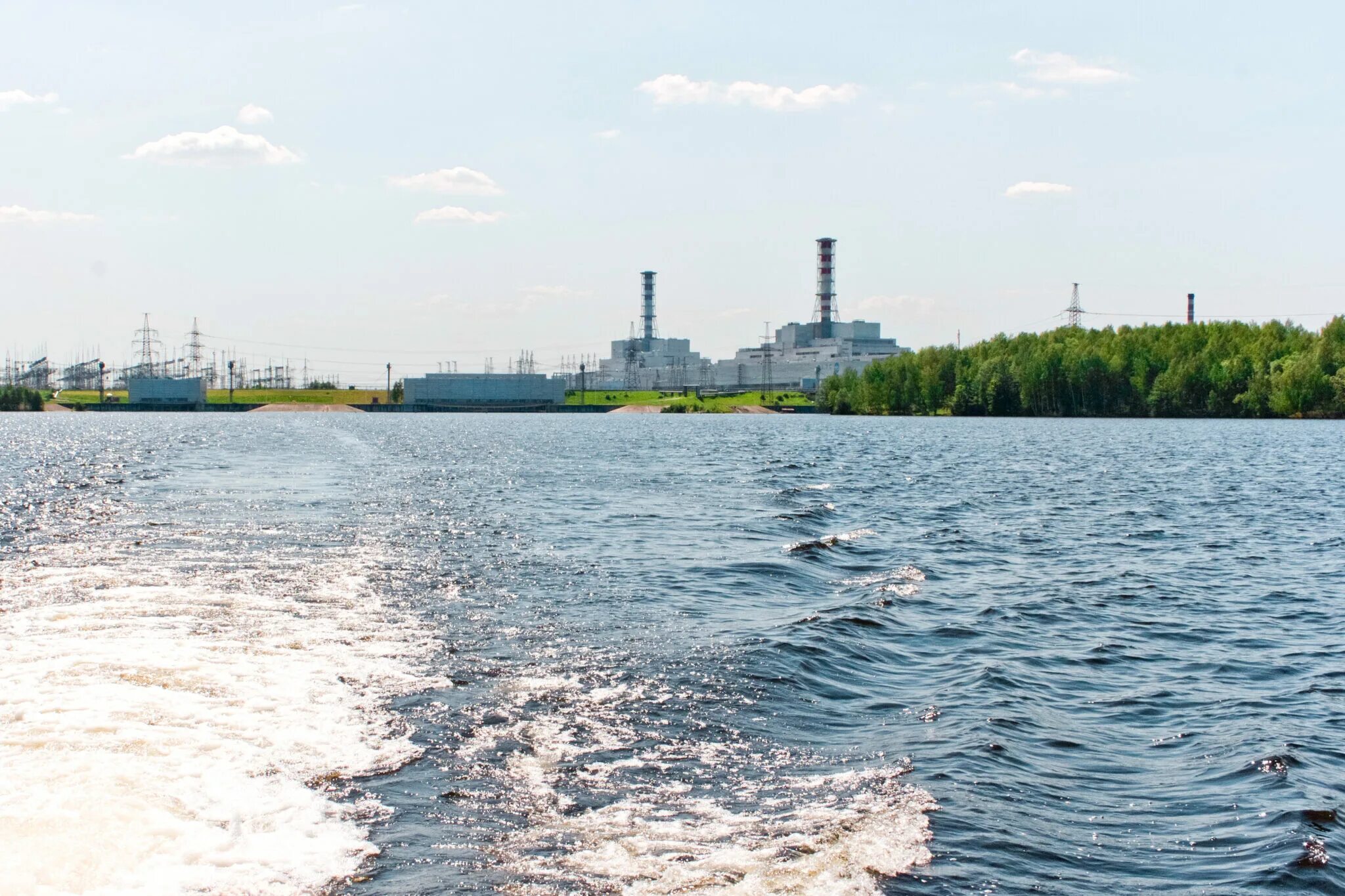 Озеро десногорское водохранилище. Десногорск теплая вода. Десногорск озеро. Озеро десногорское водохранилище. Десногорск атомная станция водохранилище.