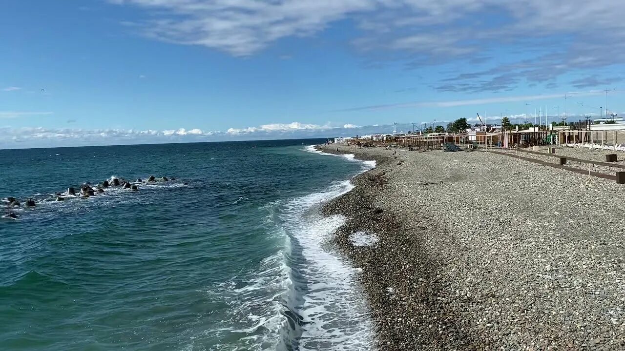 Вода в сочи в октябре. Черное море Сочи. Море в Сочи в октябре. Черное море октябрь Сочи. Чёрное море фото Сочи.