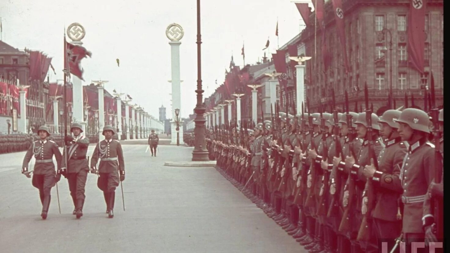 Фашистская германия парад. Парад в Германии 1939. Парад в Берлине 1939. Германия парад 3 Рейх. Парады вермахта в Берлине.