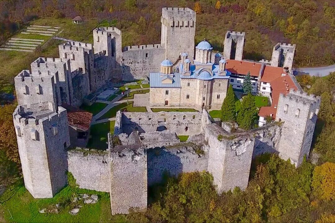 Отель «eremito» (италия). Монастырь манасия сербия план. Аббатство фонтевро франция. Монастырь манасия,деспотовац,сербия. Европейский средневековый монастырь.