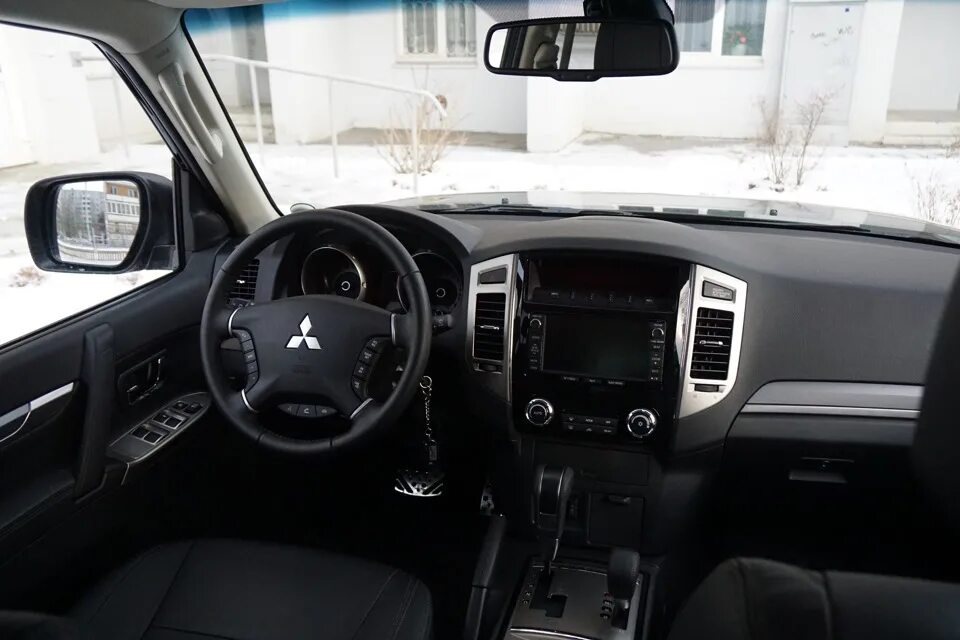 Mitsubishi pajero салон. Митсубиси Паджеро 4 салон. Mitsubishi Pajero 2015 салон. Mitsubishi Pajero 4 салон. Митсубиси Паджеро 4 2008 салон.