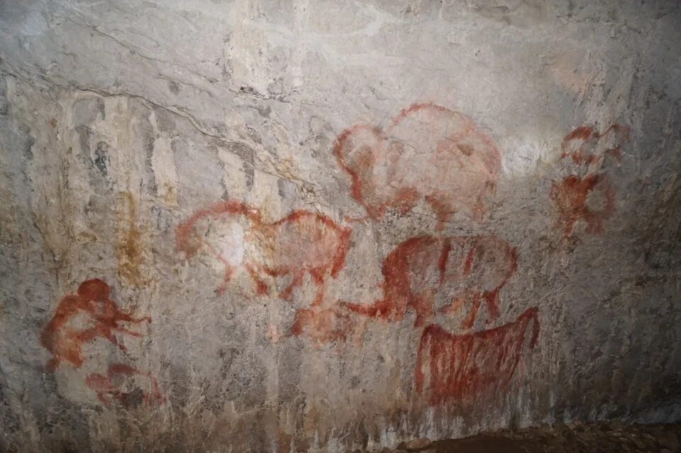 Галереи в пещере шульган таш. Рисунки пещеры шульган. Капова пещера наскальная живопись. Наскальные рисунки томской писаницы. Рисунки пещеры шульган.