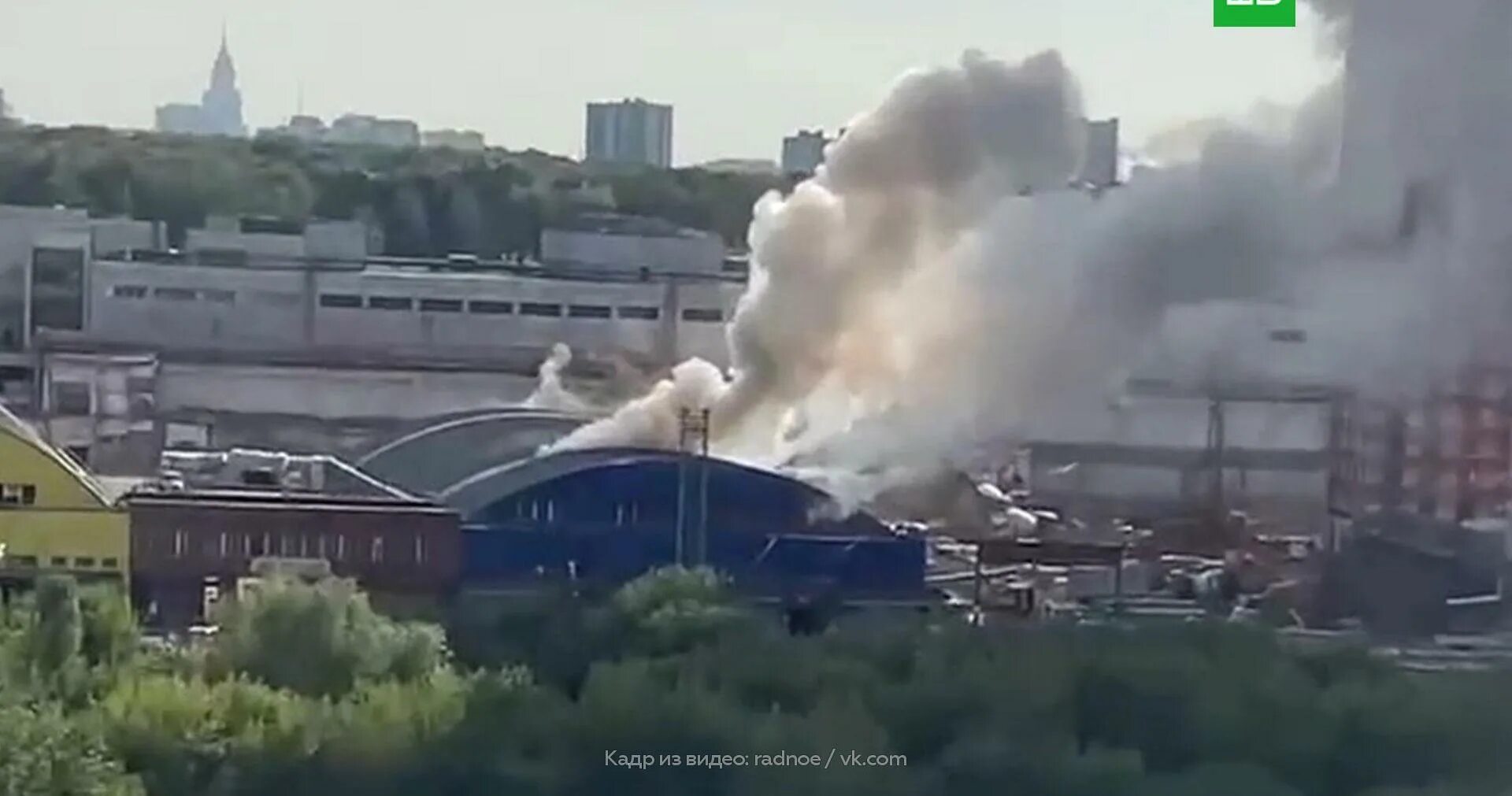 Пожар на складе Отрадное. Пожар в Москве. Пожар в Москве сейчас. Пожар в Отрадном сейчас. Какая трагедия произошла сегодня в москве