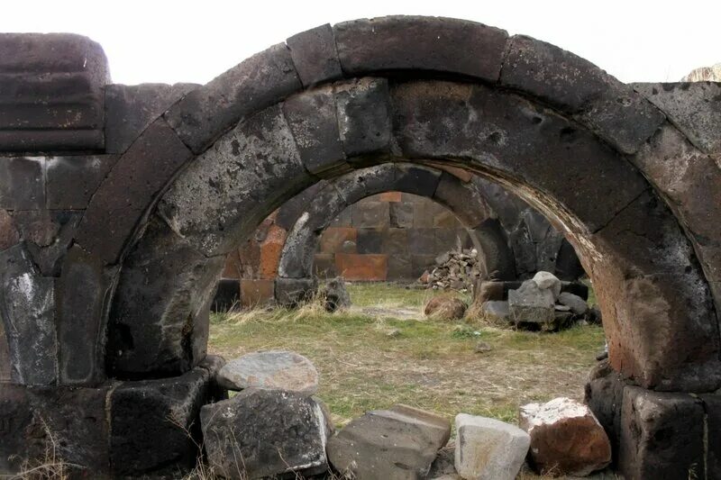 Село караван. Селимский Караван-сарай Армения. Иджеванатун (Караван-сарай) Орбелянов Армения. Варденяц (Селимский) Караван-сарай. Джеракийский Караван-сарай. XIII век..