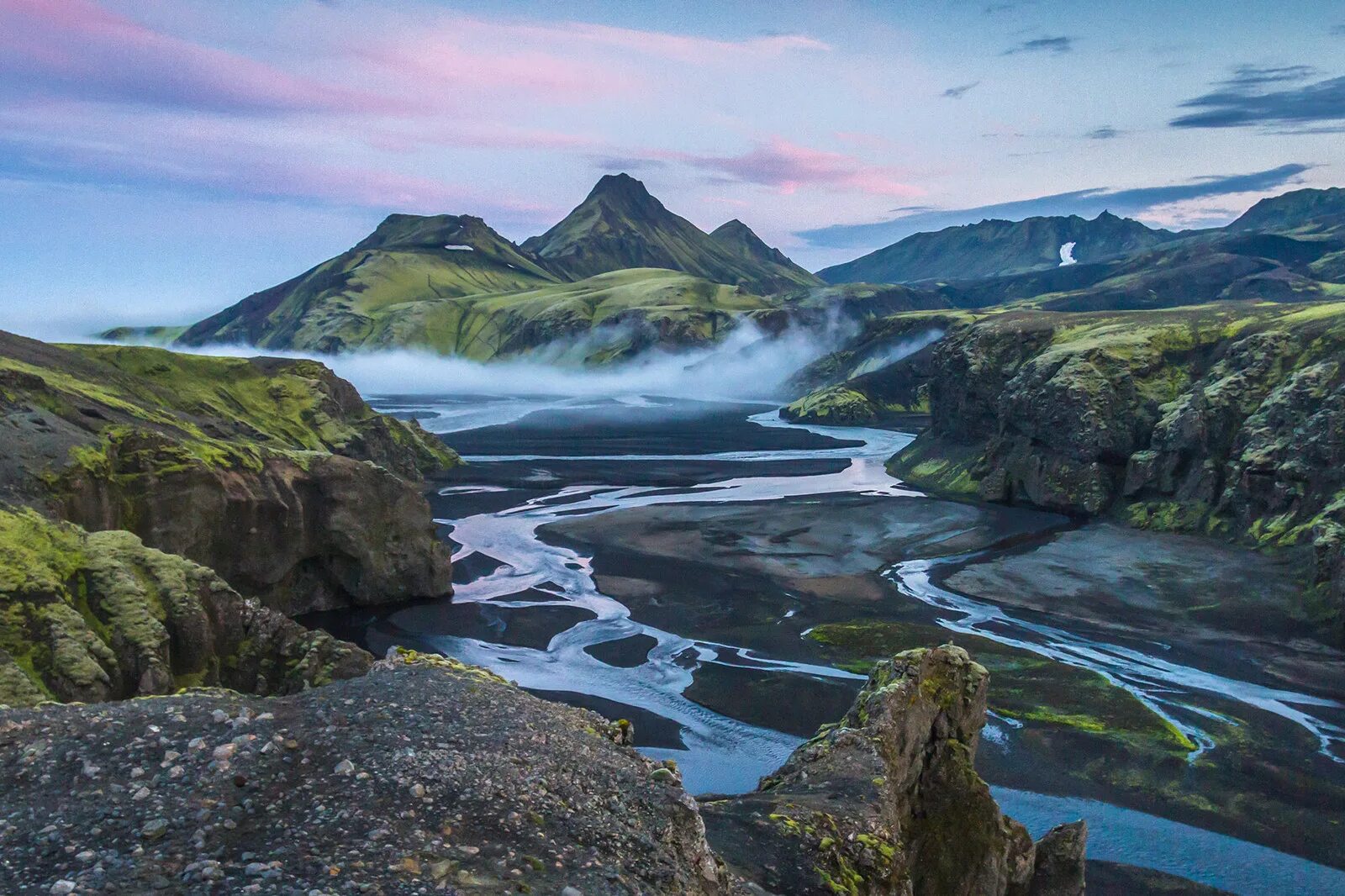 Исландия какая европа. Исландия Тьоурсау. Исландия гора Sveinstindur. Исландия река Тьоурсау. Эскифьордюр Исландия.