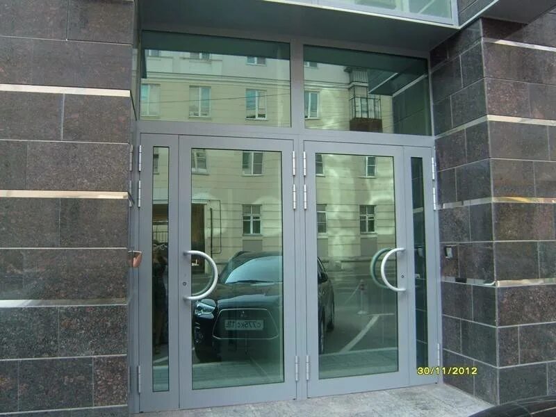 Дверь алюминиевая gftd602. Двери алюминиевые входные alutech. Алюминиевая дверь. Дверь алюминиевая со стеклом готовая. Дверь алюминиевая со стеклом готовая.