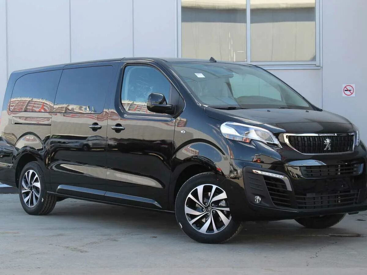 Новый минивэн Пежо Тревеллер. Peugeot traveller 2014. Пежо Травеллер 2017. Пежо минивэн 7 мест. Купить минивэн пежо