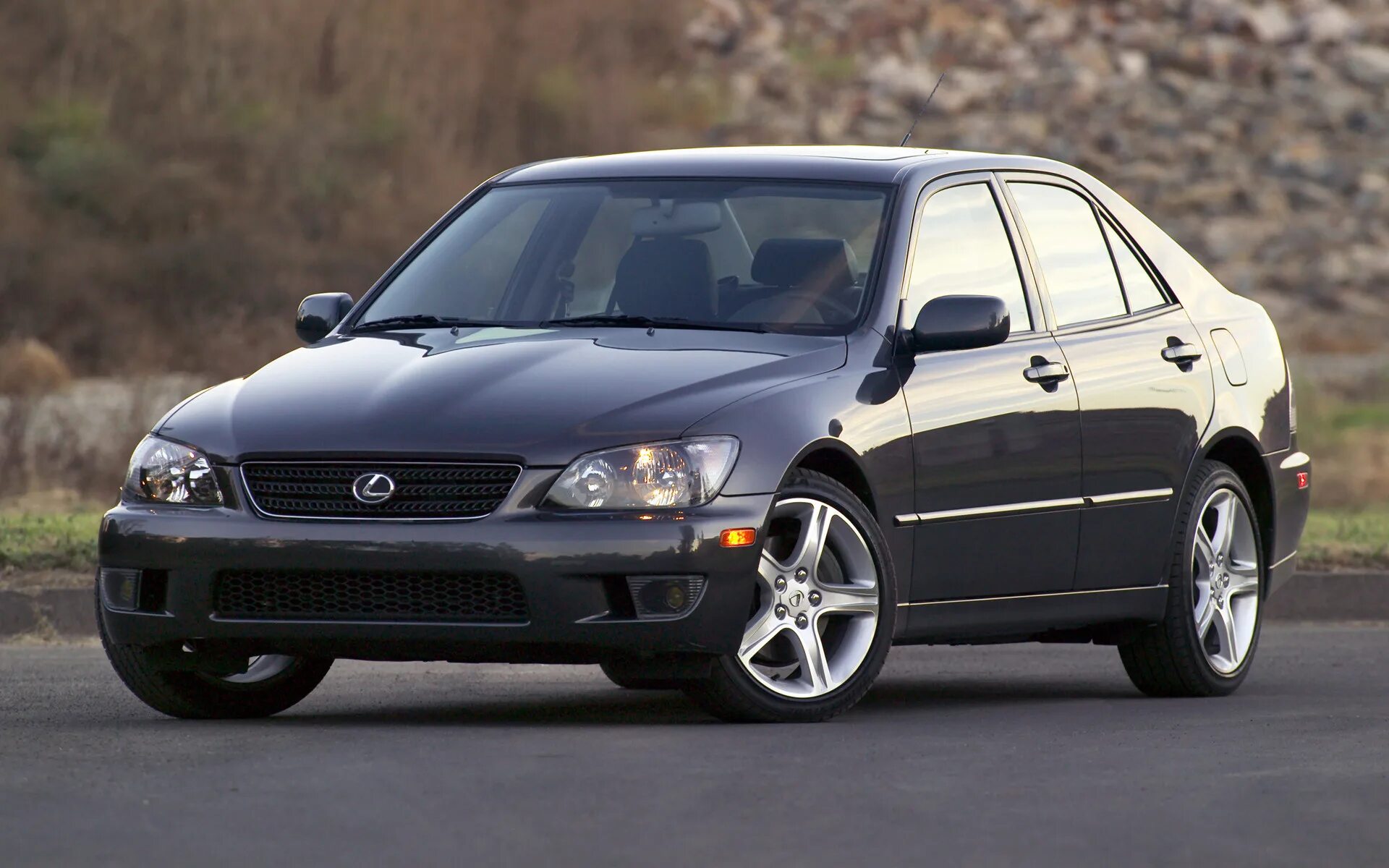 Lexus is поколения. Лексус is300. Лексус is 300. Лексус is 300 2005. Лексус is300 2005.