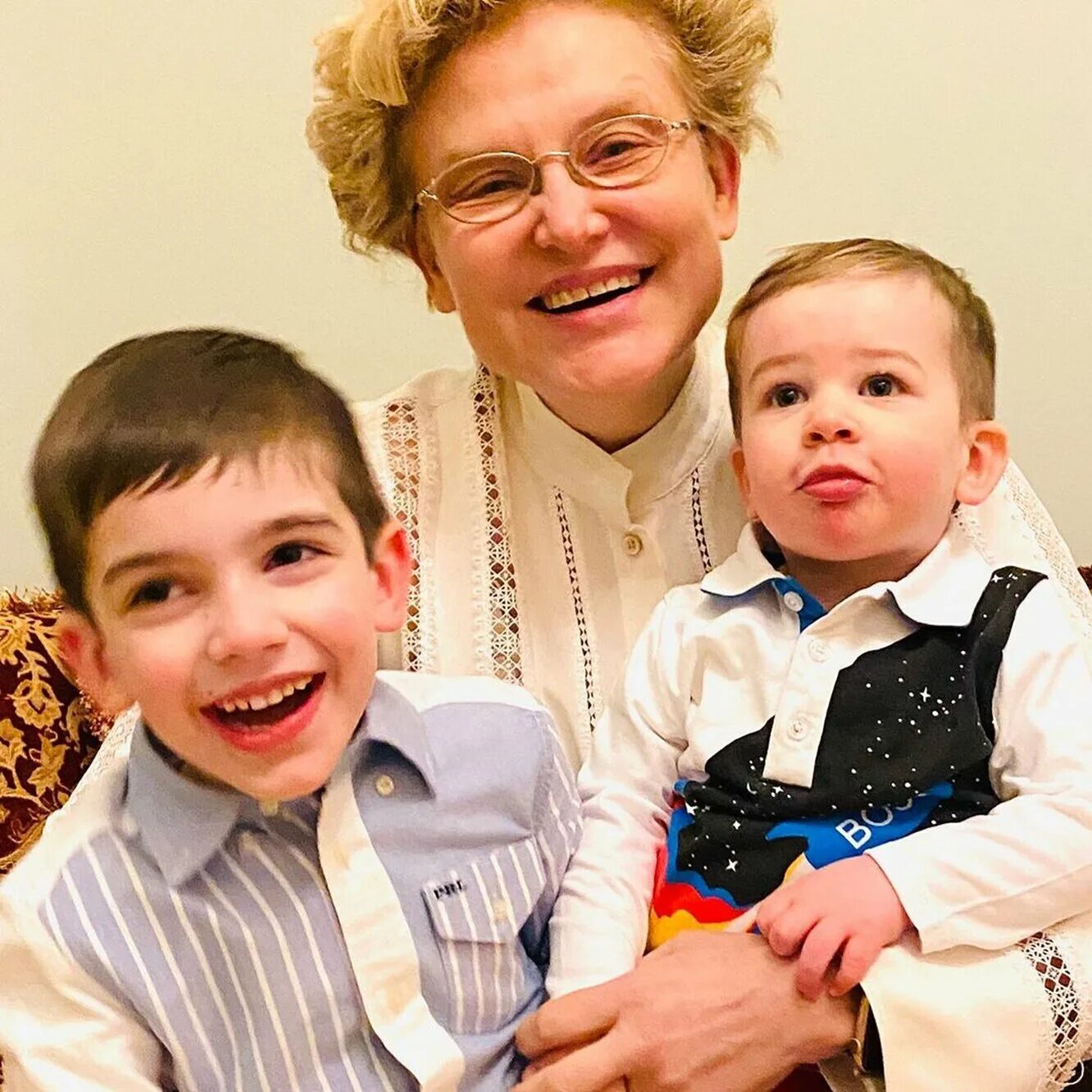 Задача внучка спросила у дедушки сколько ему лет. Дедушке 55 лет а внучке 5 лет. Через сколько лет сколько лет. Внук спросил дедушку сколько тебе лет. Задачи для 60 летних.