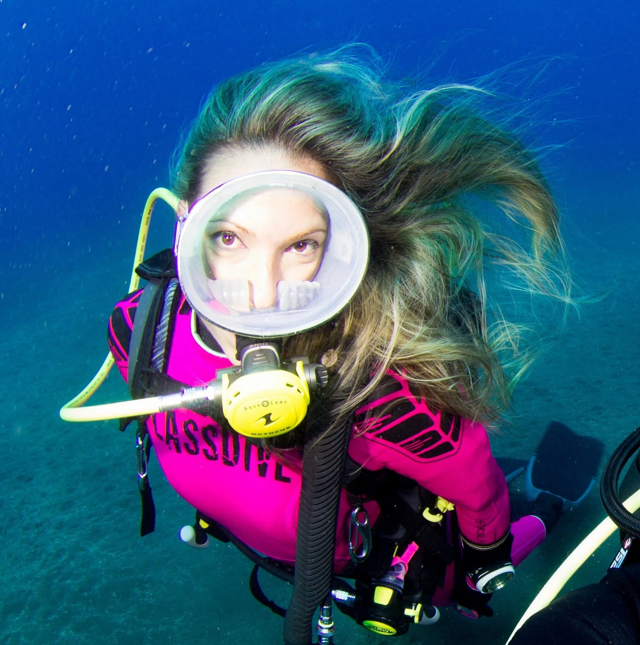 барбара аквалангистка. скуба акваланг. девушка в акваланге. дайвинг скуба герлз. девушки с аквалангом.